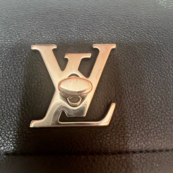 ❌SOLD OUT❌❌❌❌LOUIS VUIITON! LOCK ME II BB NOIR AUTHENTIC. - Picture 7 of 7